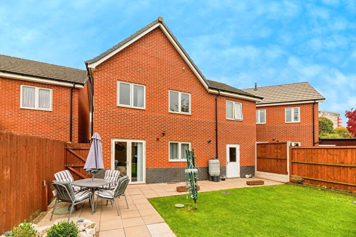 4 Bedroom Semi Detached House For Sale In Graston Close, Birmingham, B16