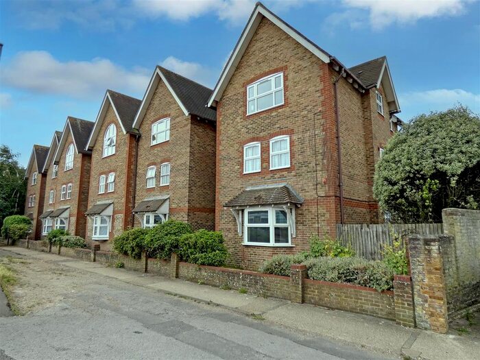 1 Bedroom Flat To Rent In River Road, Littlehampton, BN17