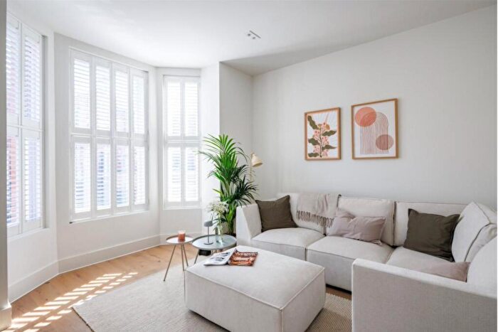 3 Bedroom Detached House For Sale In Winchmore Hill, London, N21