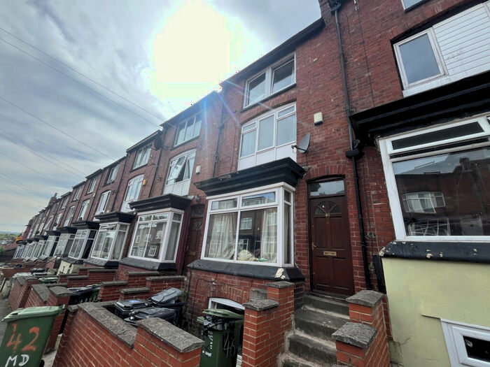 6 Bedroom Terraced House To Rent In Manor Drive, Headingley, Leeds, West Yorkshire, LS6