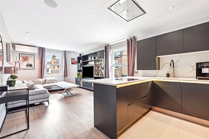 4 Bedroom Flat To Rent In Franciscan Road, London, SW17