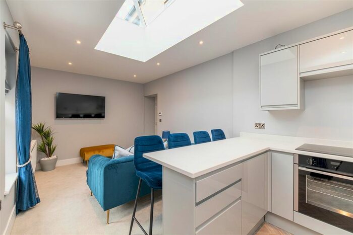 2 Bedroom Flat To Rent In West Avenue, Gosforth, Newcastle Upon Tyne, NE3