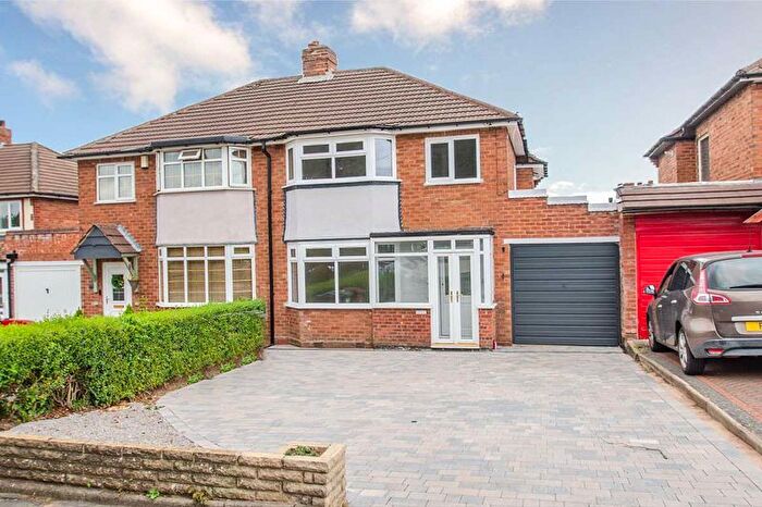 3 Bedroom Semi-Detached House For Sale In Whitehorse Road, Brownhills, WS8