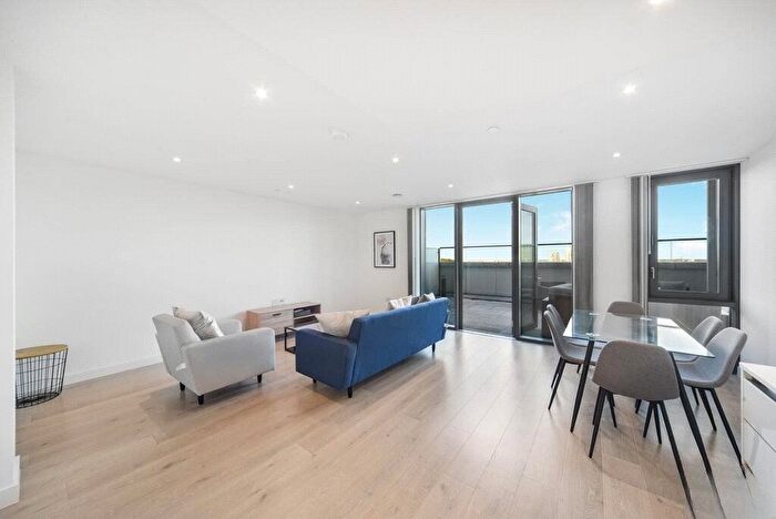 3 Bedroom Flat For Sale In Sky Villas, Islington, N4