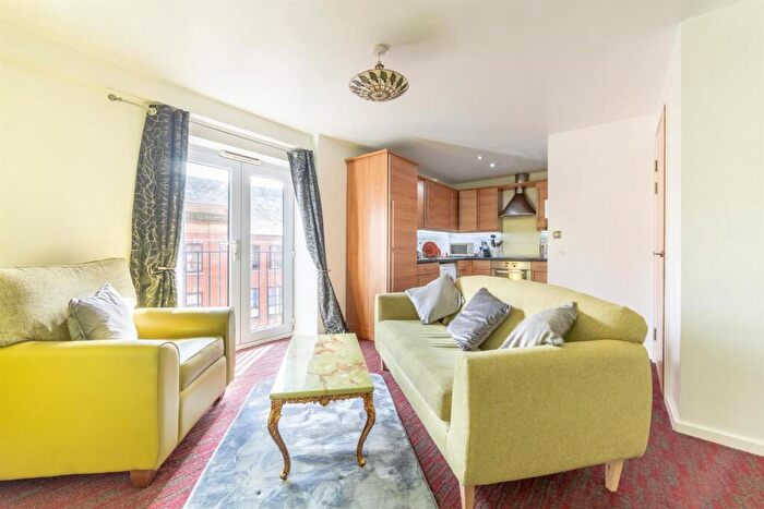 3 Bedroom Apartment To Rent In £pppw - Rialto Building, City Centre, NE1