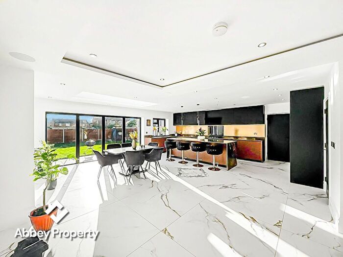 5 Bedroom Semi Detached House To Rent In Priestleys, Luton, LU1