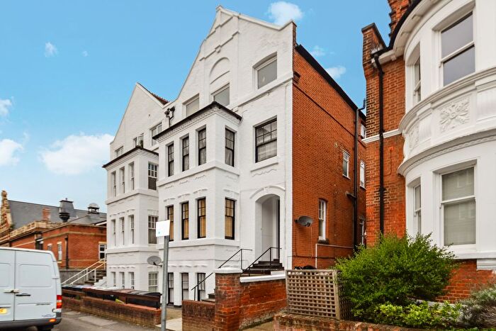 1 Bedroom Flat To Rent In Claremont Gardens, Surbiton, KT6