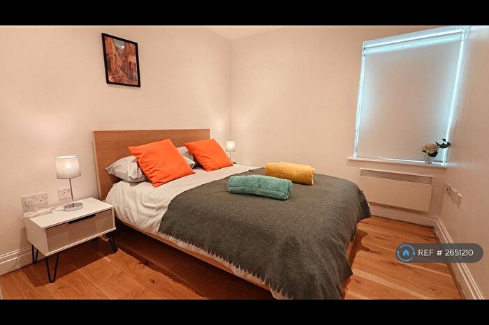 2 Bedroom Flat To Rent In St. Davids Square, London, E14