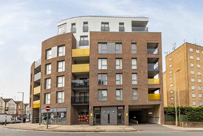 2 Bedroom Flat To Rent In Finchley Road, Childs Hill, NW11