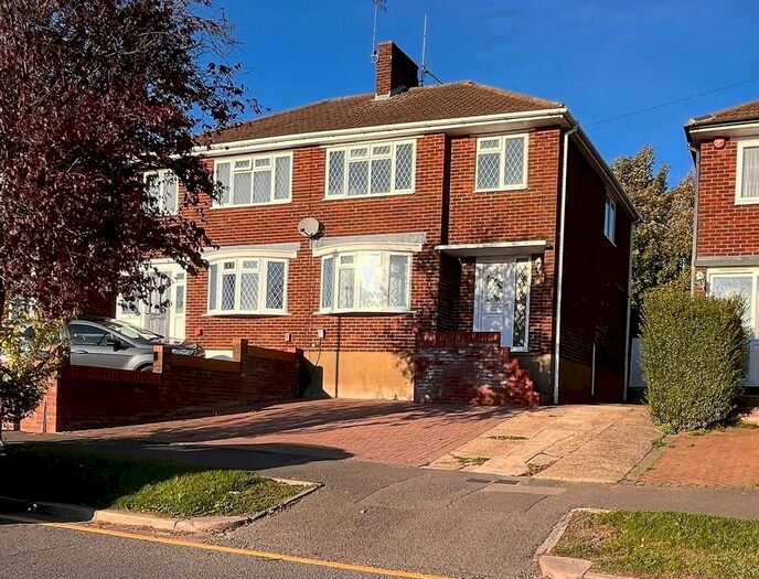 Houses for sale & to rent in LU3 3JS, Kinross Crescent, Sundon Park Luton