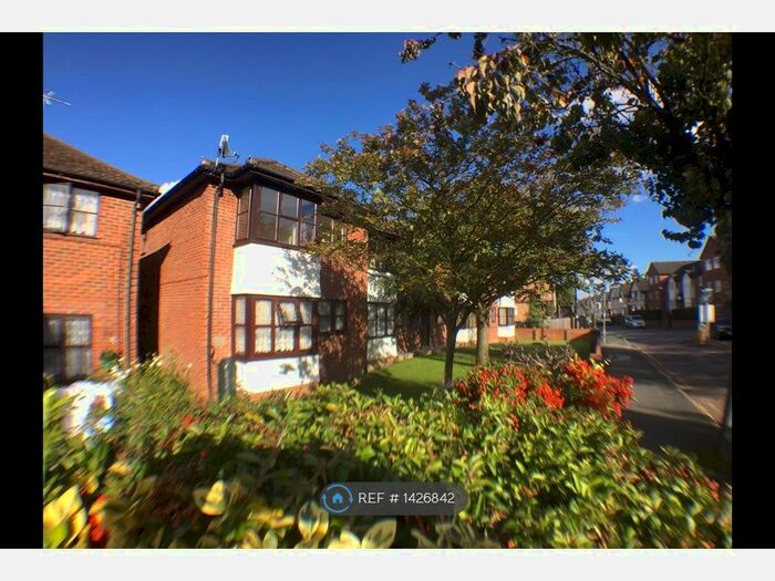 1 Bedroom Flat To Rent In Fryers Court, High Wycombe, HP12