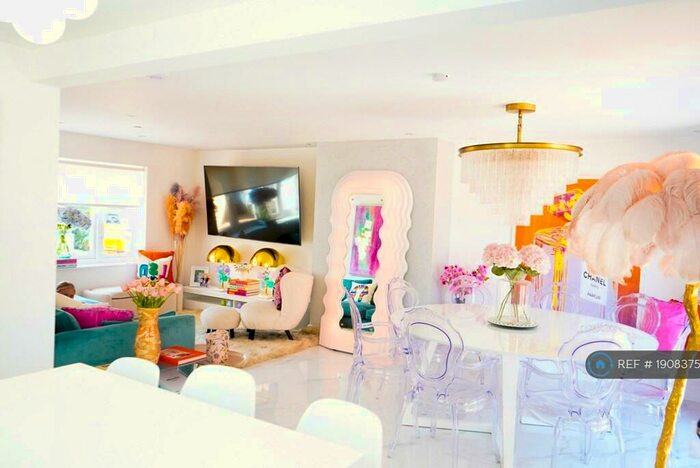 5 Bedroom Detached House To Rent In Brockwell, Oakley, Bedford, MK43