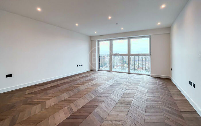 3 Bedroom Apartment To Rent In Yorke House, Kingston Upon Thames, KT1