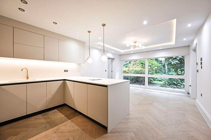 2 Bedroom Flat To Rent In Park Village East, London, NW1