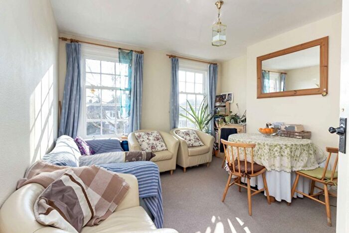 2 Bedroom Flat To Rent In Friern Park, Friern Park, N12