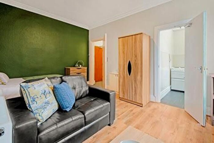 1 Bedroom Terraced House To Rent In Brookfield Road, Leeds, LS6