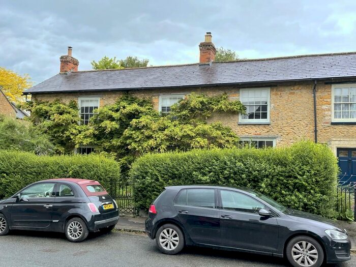 4 Bedroom Semi-Detached House To Rent In South Street, Castle Cary, Somerset, BA7