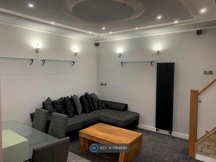 4 Bedroom End Of Terrace House To Rent In Rand Street, Bradford, BD7