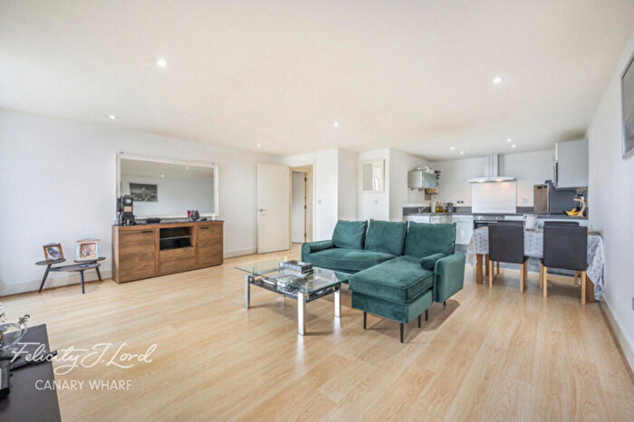 1 Bedroom Flat For Sale In Galaxy Building, Crews Street, London, E14