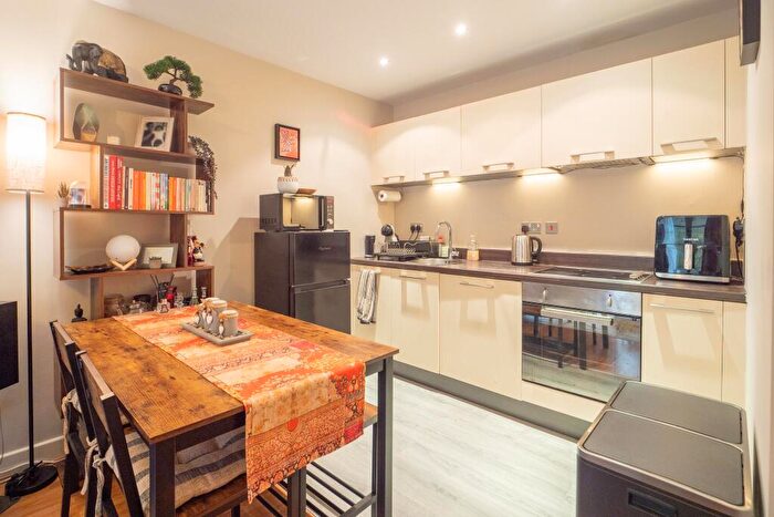 2 Bedroom Flat For Sale In Water Street Court, Birmingham, B3