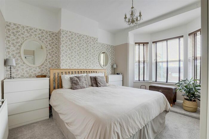 3 Bedroom End Of Terrace House For Sale In Highbury Road, Bulwell, Nottinghamshire, NG6