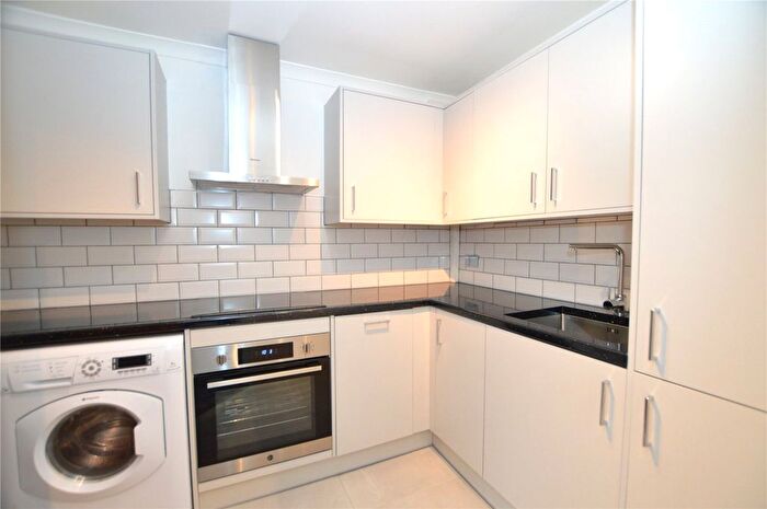 2 Bedroom Flat To Rent In Hamilton Road, London, SE27