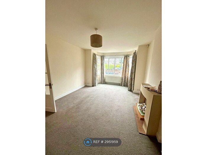 4 Bedroom Semi-Detached House To Rent In Queens Crescent, Southsea, PO5