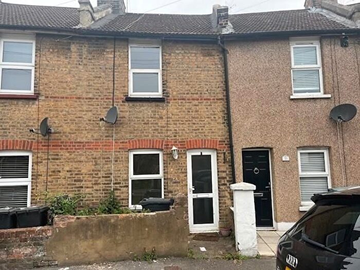 2 Bedroom Property For Sale In Railway Street, Northfleet, Gravesend, DA11