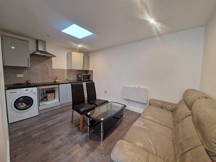 1 Bedroom Flat To Rent In London Road, Isleworth, TW7
