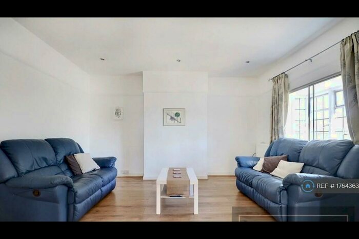 3 Bedroom Maisonette To Rent In Lyttelton Road, London, N2
