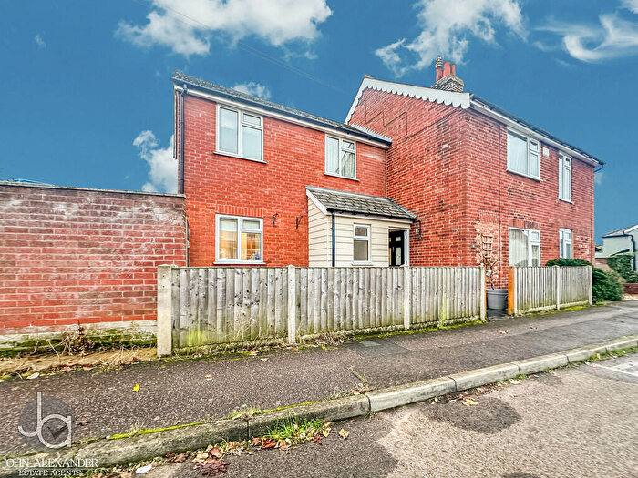 3 Bedroom Semi-Detached House For Sale In Whitehall Close, Colchester, CO2