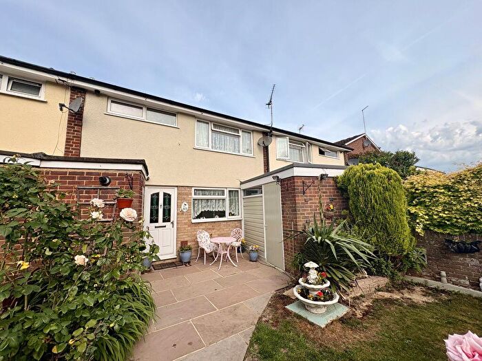 3 Bedroom Terraced House For Sale In Beaconsfield - No Chain, HP9