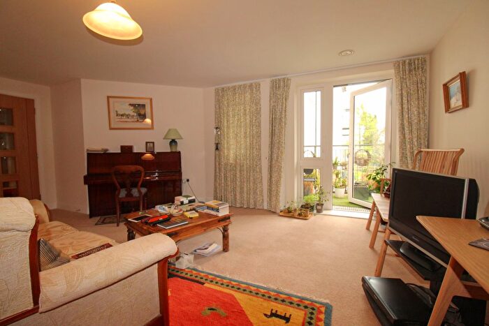 2 Bedroom Flat For Sale In Applegate House, Trowbridge, BA14