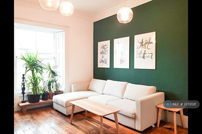 2 Bedroom Flat To Rent In Morningside Road, Edinburgh, EH10