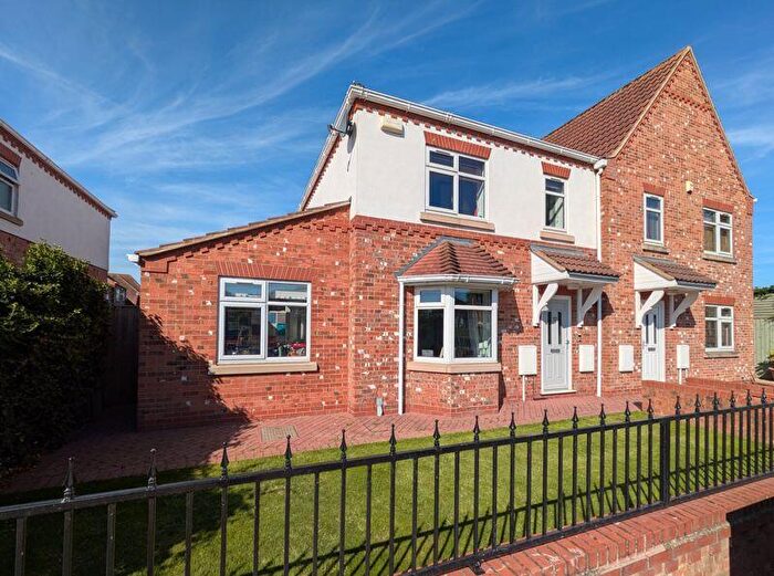 3 Bedroom Semi-Detached House For Sale In Villa Court, Grimsby, DN32