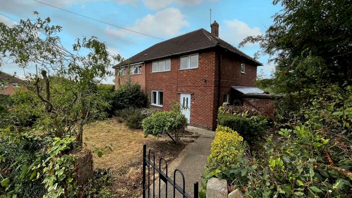 3 Bedroom Semi-Detached House To Rent In Mill Crescent, Wingerworth, Chesterfield, S42