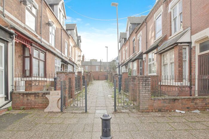 4 Bedroom Terraced House For Sale In Guthlaxton Avenue, Leicester, LE2