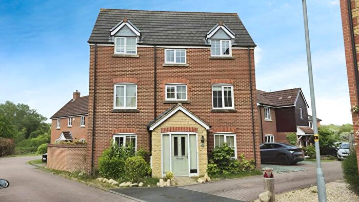 4 Bedroom Semi-Detached House To Rent In Caspian Close, Swindon, Wiltshire, SN5