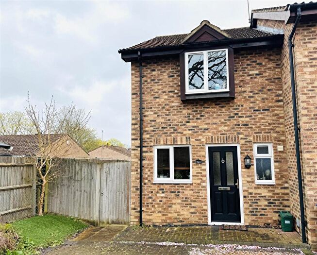 2 Bedroom End Of Terrace House To Rent In Bow Field, Hook, RG27