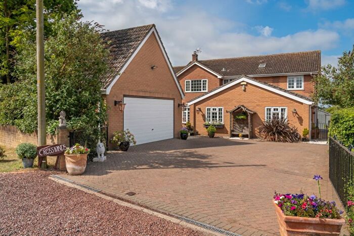 4 Bedroom Detached House For Sale In Priory Road, St. Olaves, NR31