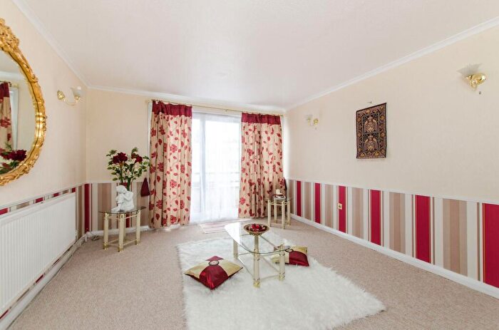 4 Bedroom House To Rent In Gale Close, Mitcham, CR4