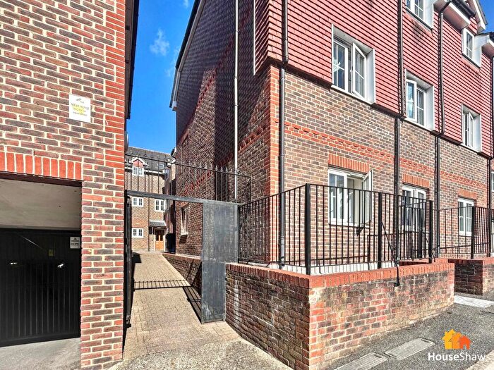 2 Bedroom Flat For Sale In Hospital Hill, Chesham, HP5