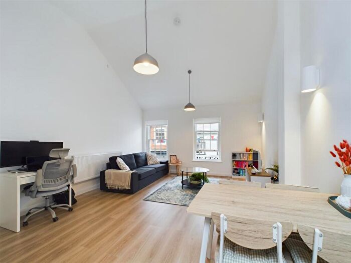 1 Bedroom Flat To Rent In Bucklersbury, Hitchin, SG5