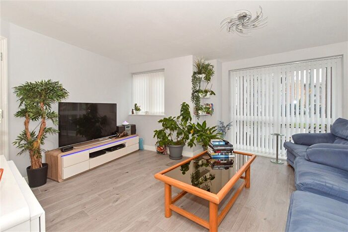2 Bedroom Flat For Sale In Commonwealth Drive, Three Bridges, Crawley, West Sussex, RH10