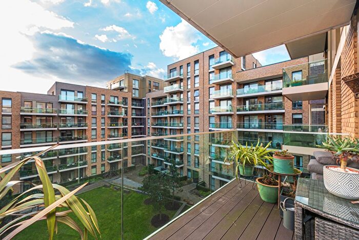 2 Bedroom Flat To Rent In Queenshurst Square, Hamond Court Queenshurst Square, KT2