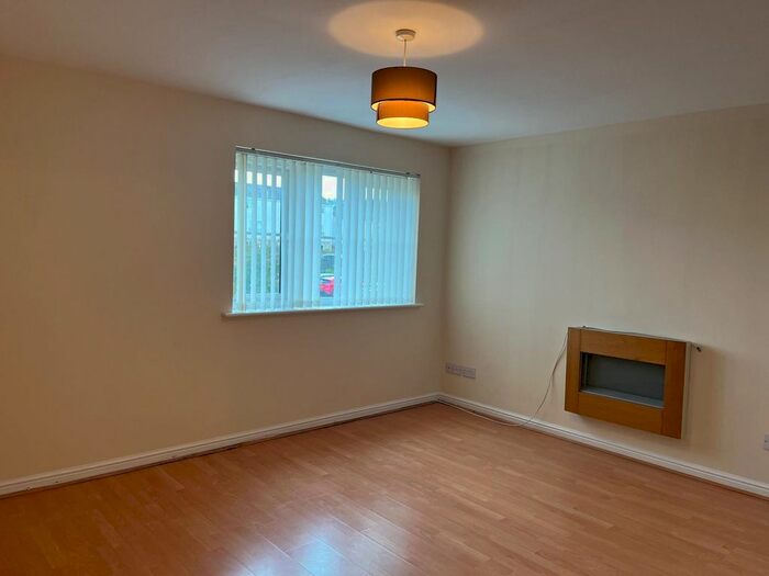 2 Bedroom Flat To Rent In Queens Crescent, Livingston, EH54