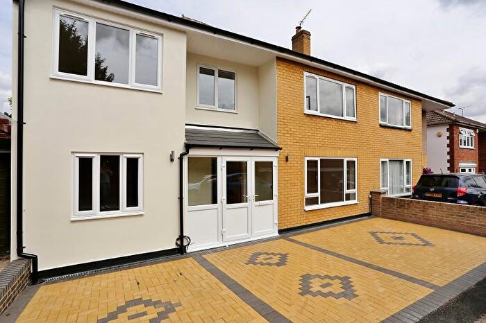 4 Bedroom End Of Terrace House To Rent In Beech Tree Glade, North Chingford, E4