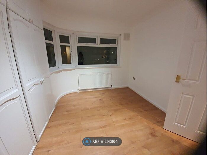 2 Bedroom Maisonette To Rent In Wrythe Lane, Carshalton, SM5