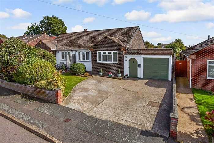 2 Bedroom Semi-detached Bungalow For Sale In Orchard Drive, Tonbridge, Kent, TN10