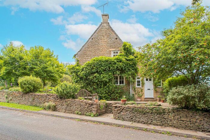 3 Bedroom Semi-Detached House For Sale In Monks Lane, Corsham, SN13